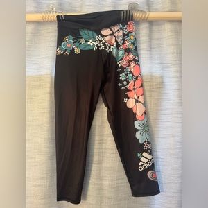Adidas Youth Crop Legging; size Medium (10/12). Good condition.